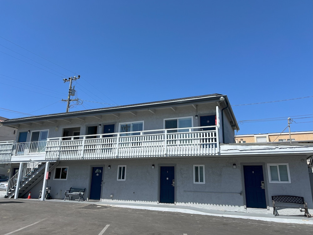 Sea Garden Motel 3/63
