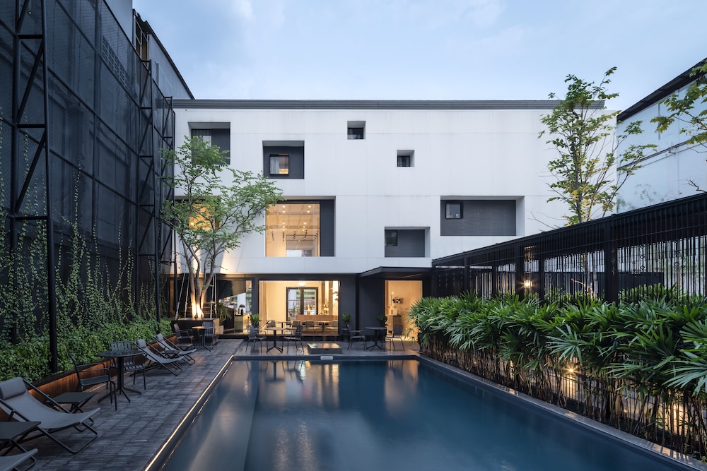 Lilit Bang Lumphu Hotel 63/66