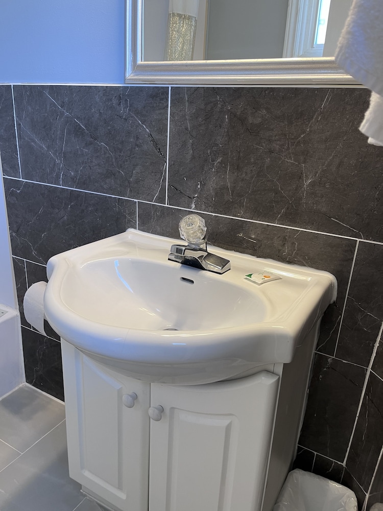 Knights Inn Midland 26/32