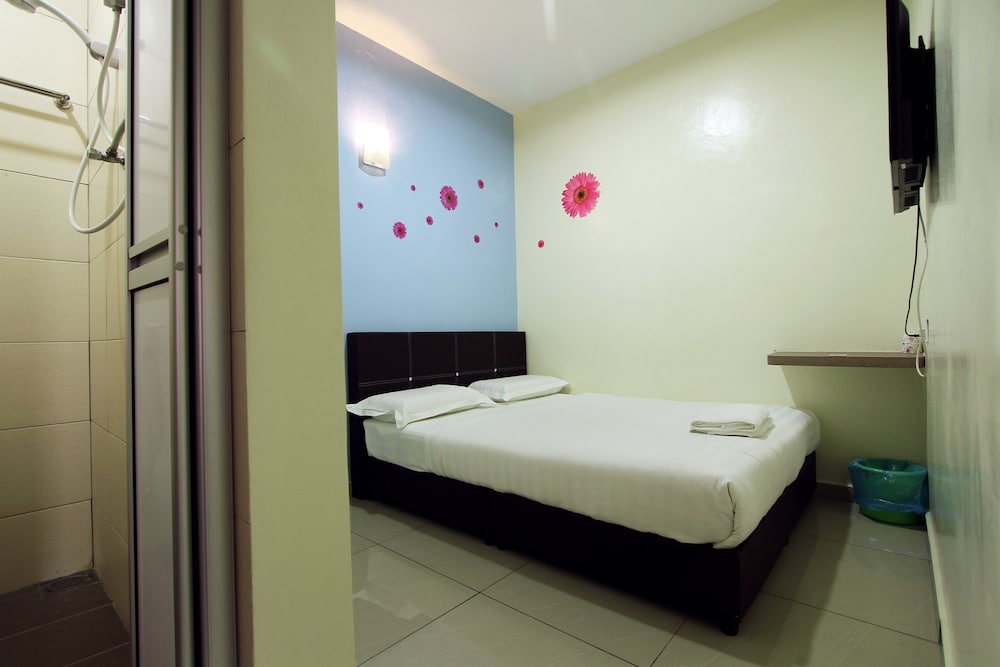Max Inn Suite Hotel 12/24