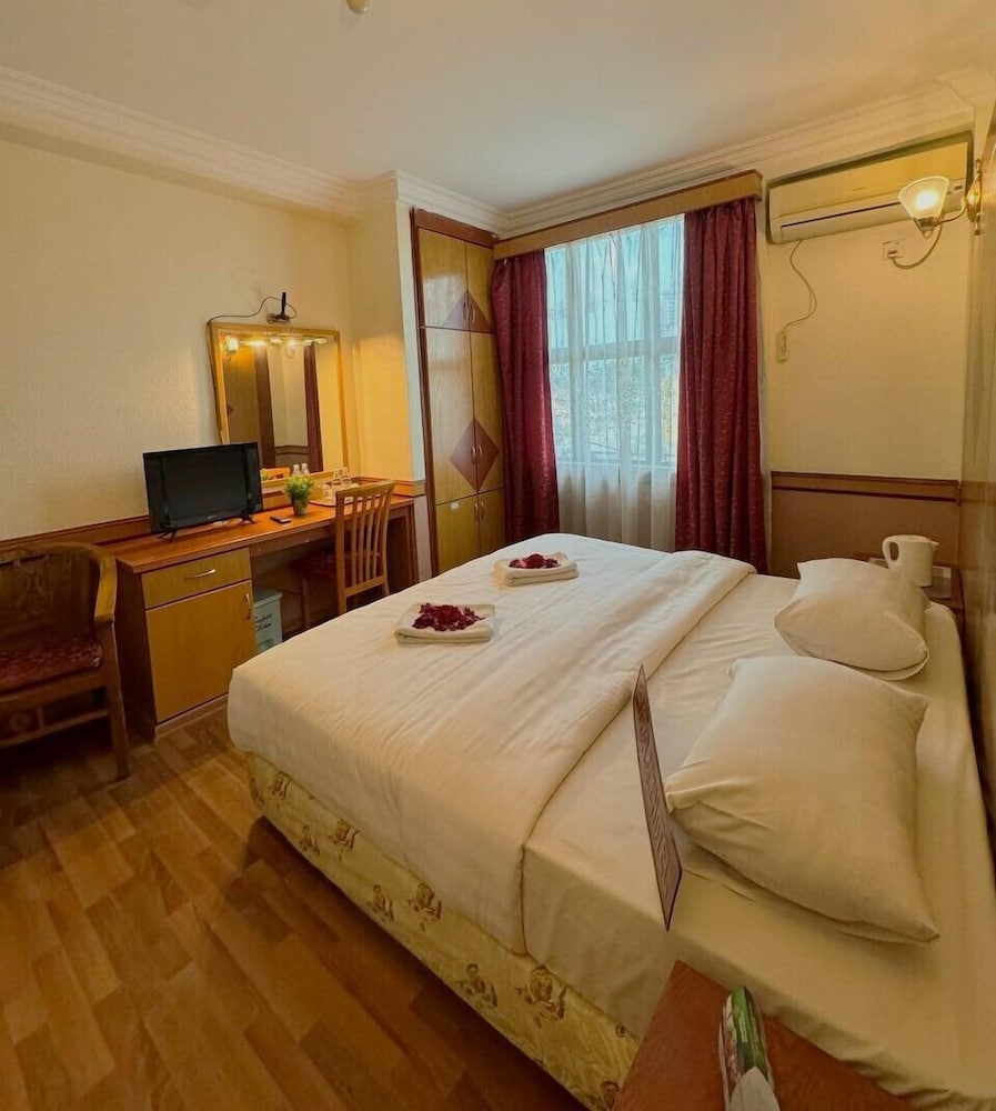 DELUXE, DOUBLE BED