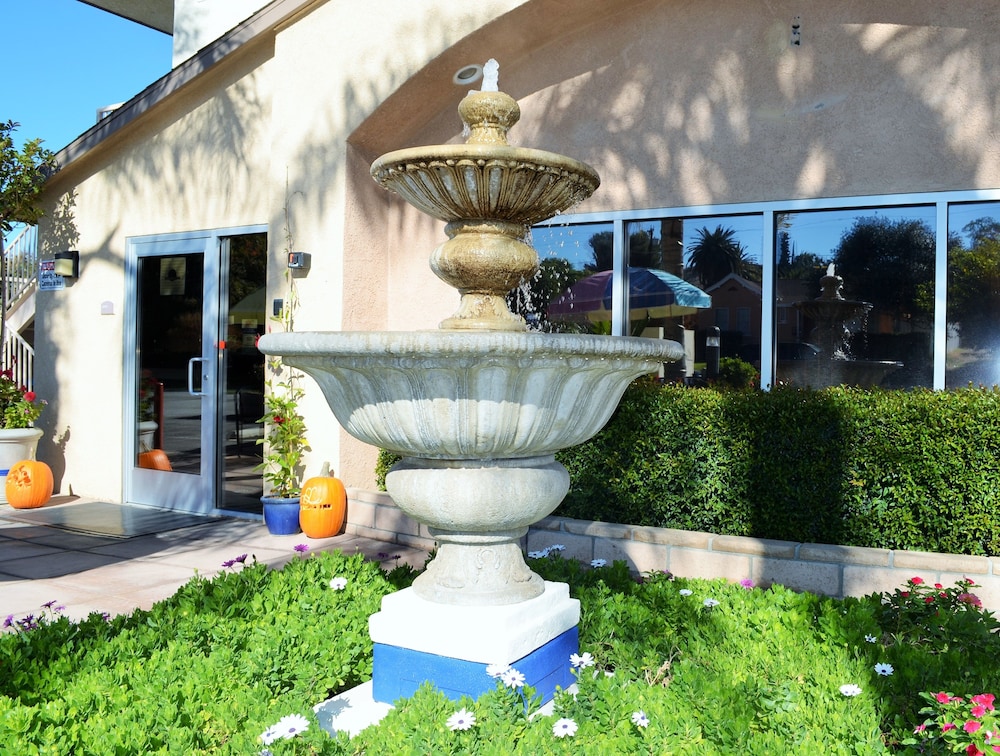 Loma Linda Inn. 44/54