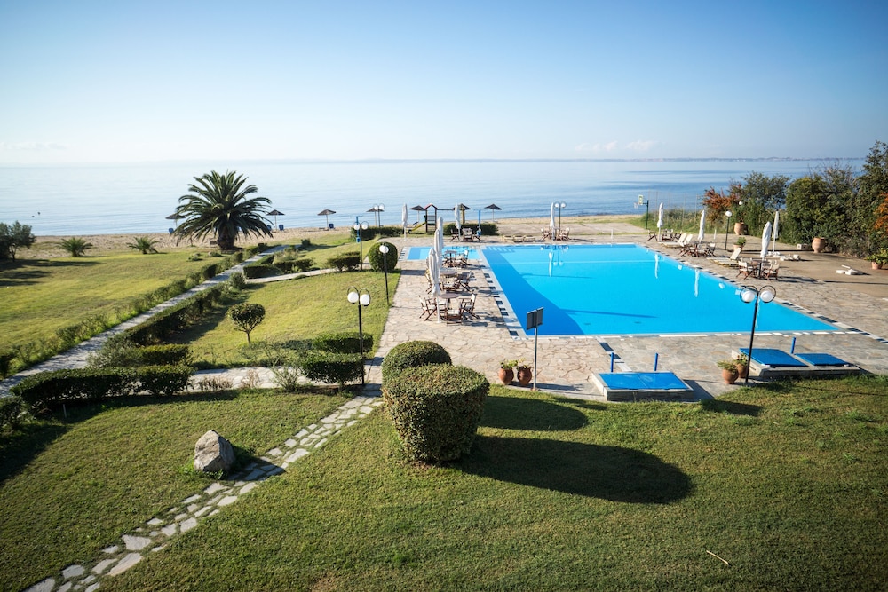 Alkinoos Beach Hotel 36/40