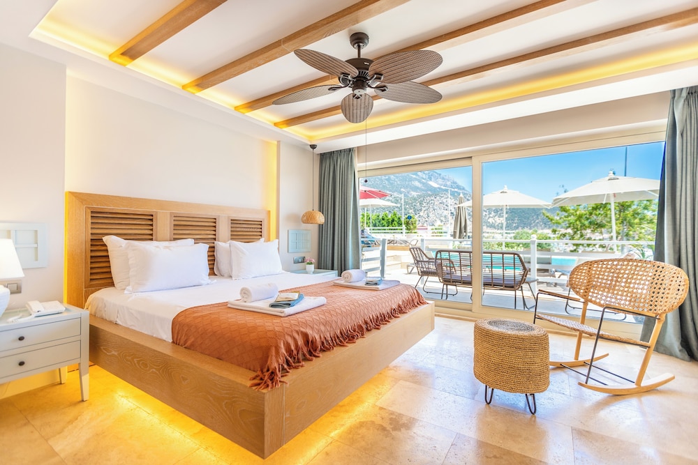 Deluxe, Queen Bed, Sea View