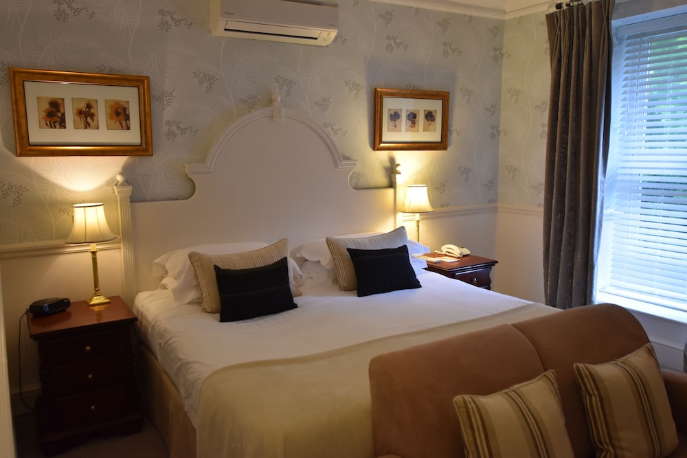 Watersmeet Hotel 10/50