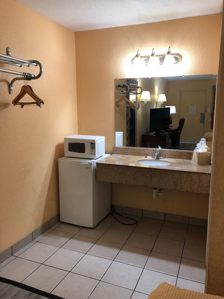Budget Lodge 6/34