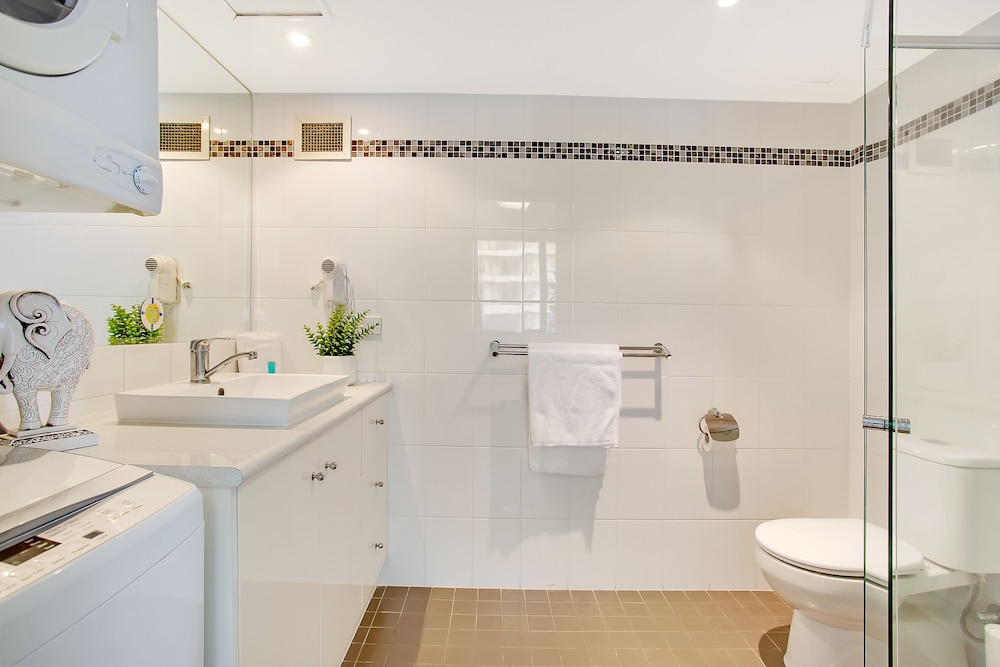 Pacific Resort Broadbeach 26/77