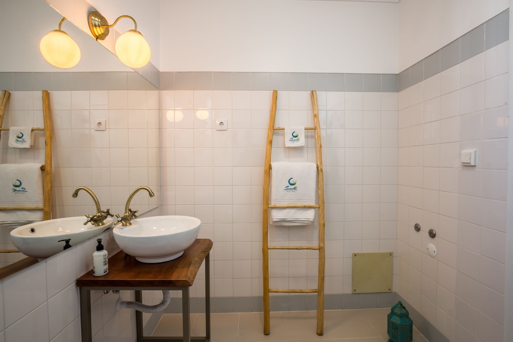 Sandhi House - Yoga & Wellness 40/40