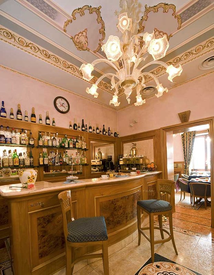 Joli Hotel 45/50