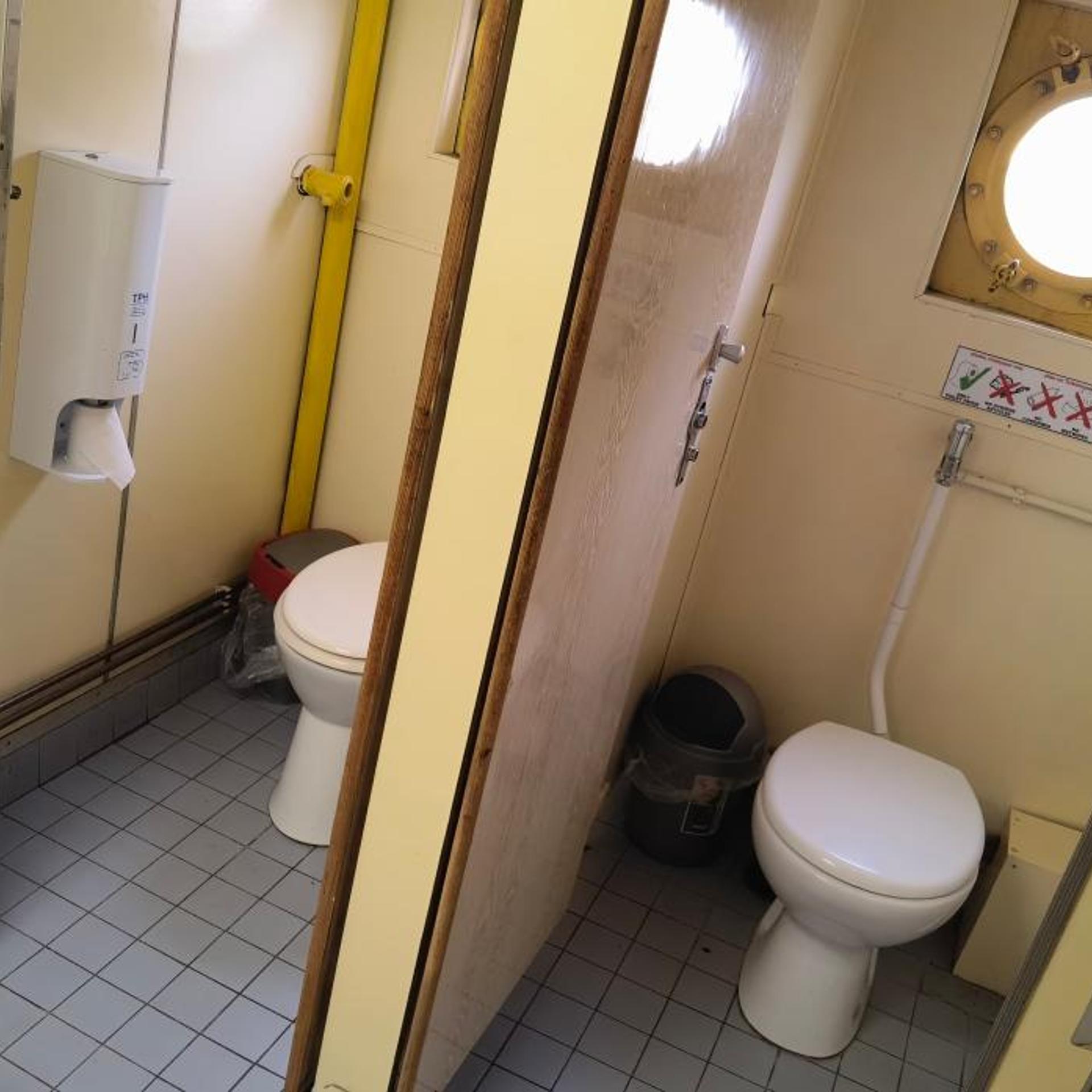 Eastern Comfort Hotel & Hostelboat 58/58