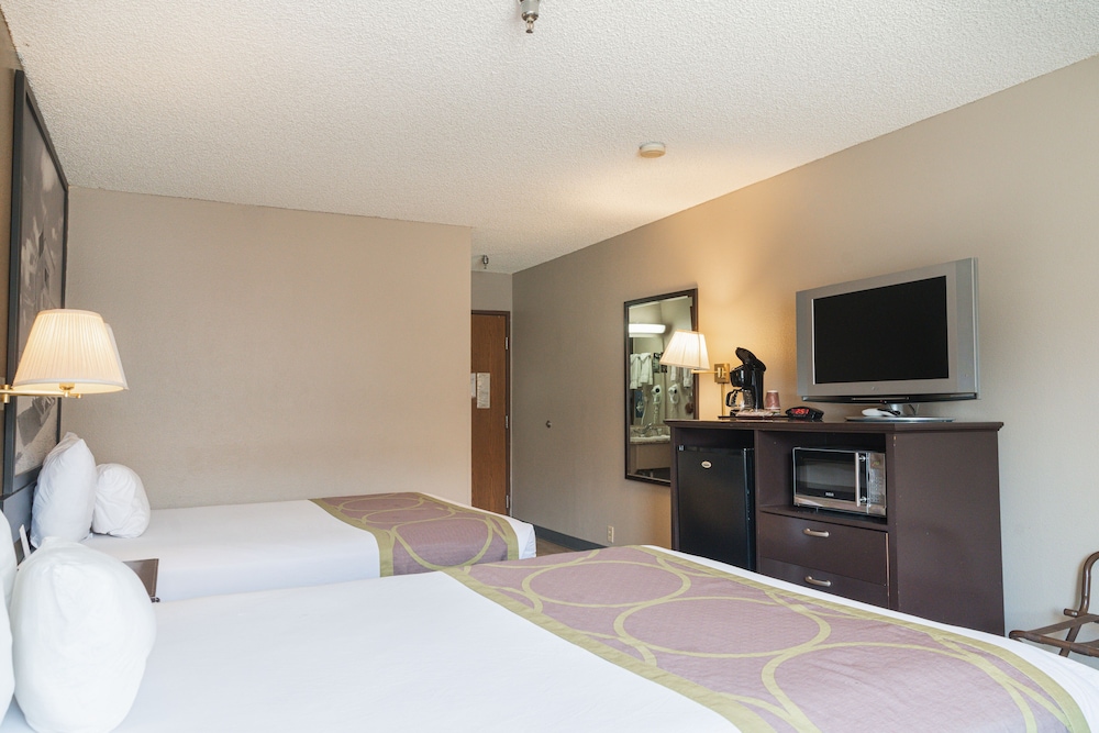 Super 8 By Wyndham Grants 19/32