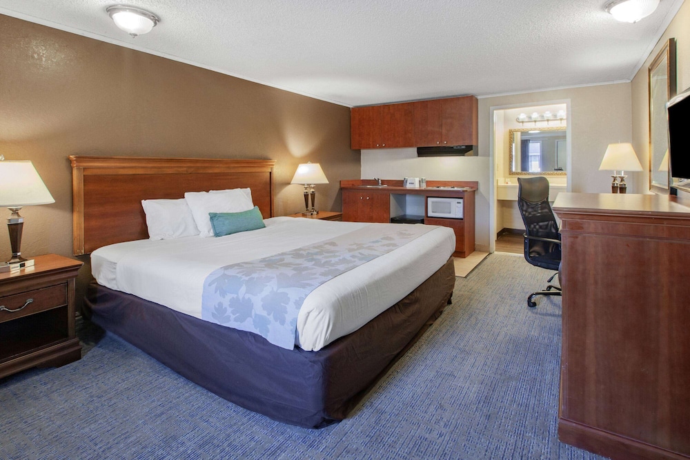 Monroe Hotel 25/52
