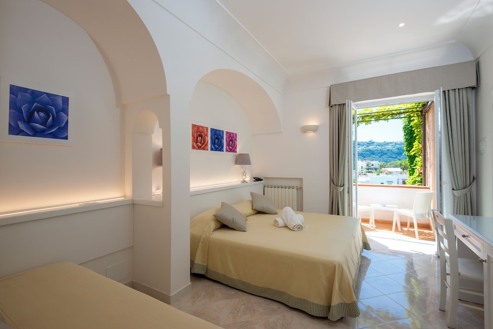 غرفة كومفورت بسرير مزدوج وسرير فردي، Hotel Villa Melodie - Adults Only 3/9