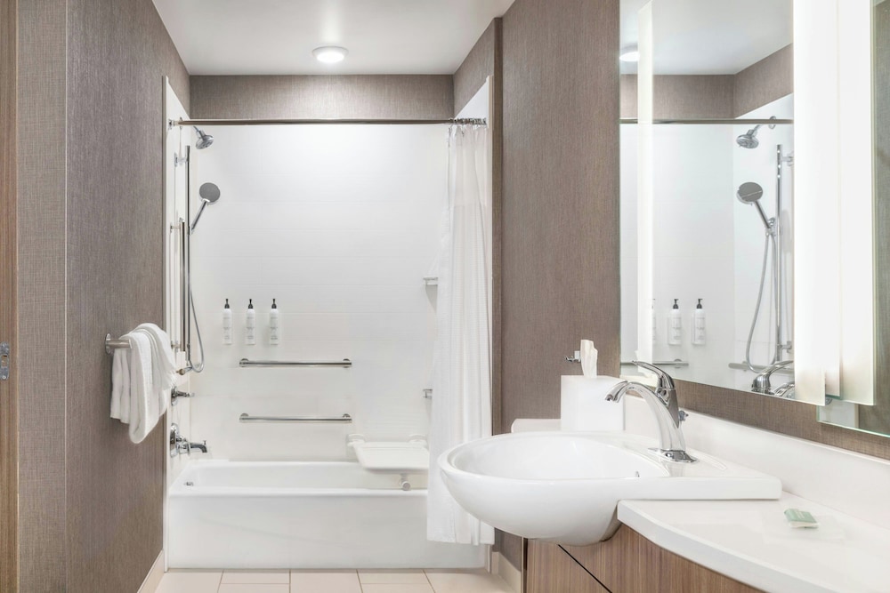جناح بسريرين كوين مع سرير سحّاب إضافي لذوي الإعاقة، SpringHill Suites by Marriott Holland 5/6