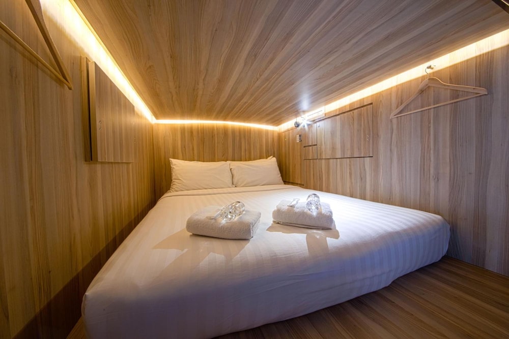 CUBE Family Boutique Capsule Hotel at Chinatown 12/66