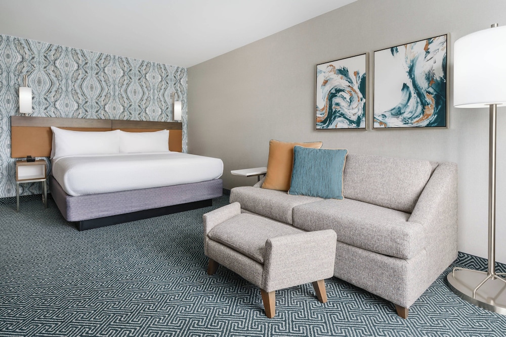 Room, King Bed, Sofa, Accessible
