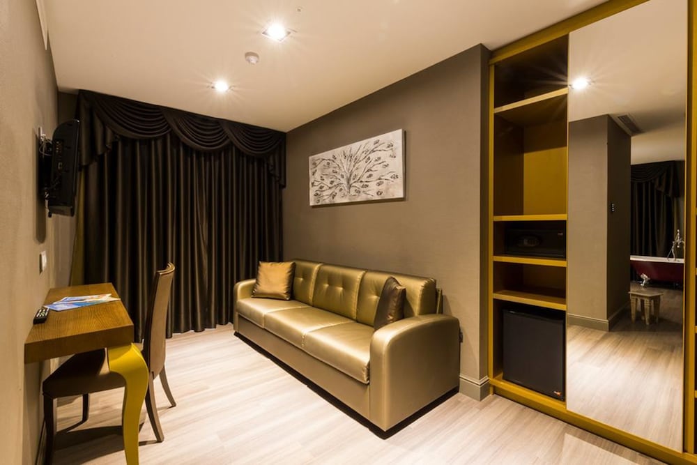 Sant Jordi Boutique Hotel 54/69