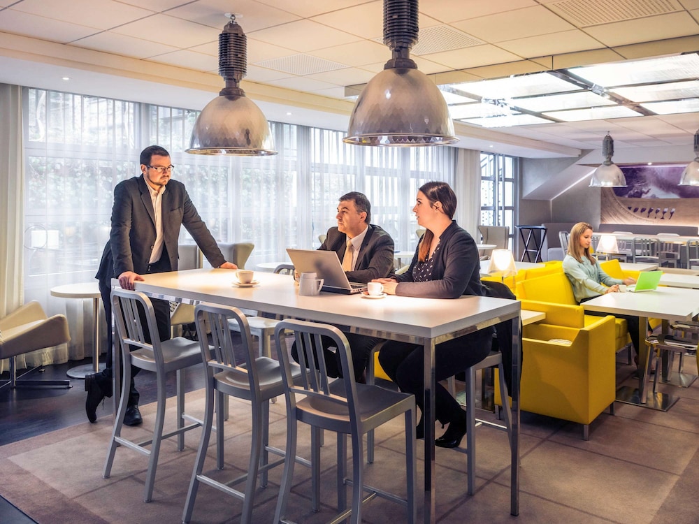 Mercure Paris Massy Gare TGV 47/76