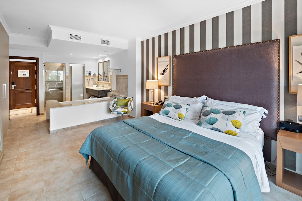 جناح غراند بسريرين كوين بغرفتي نوم بجاكوزي، Wyndham Grand Costa del Sol 2/6
