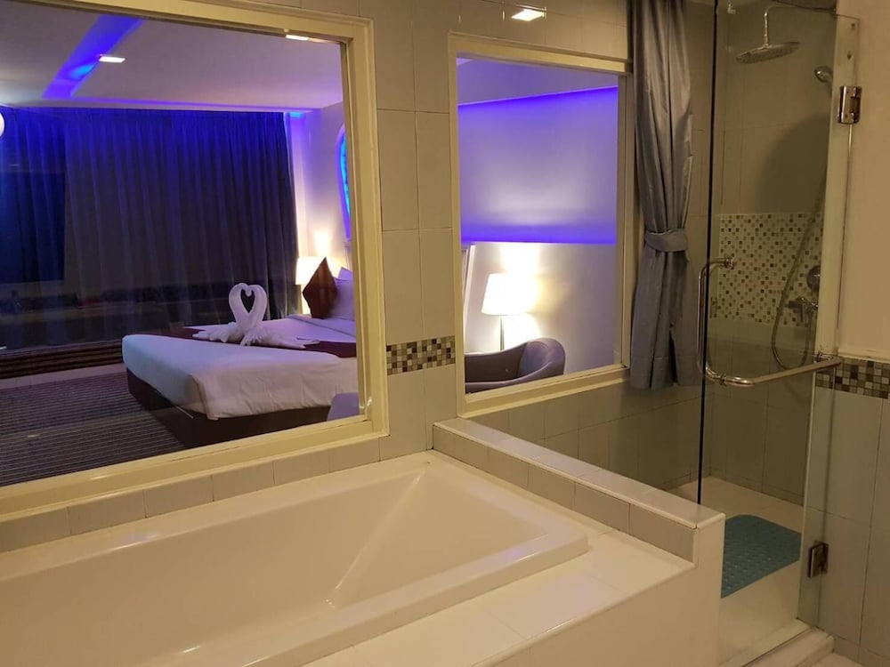 The Paradiso JK Design Hotel 33/67
