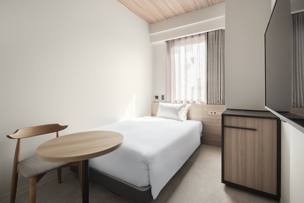 1 BEDROOM, SINGLE