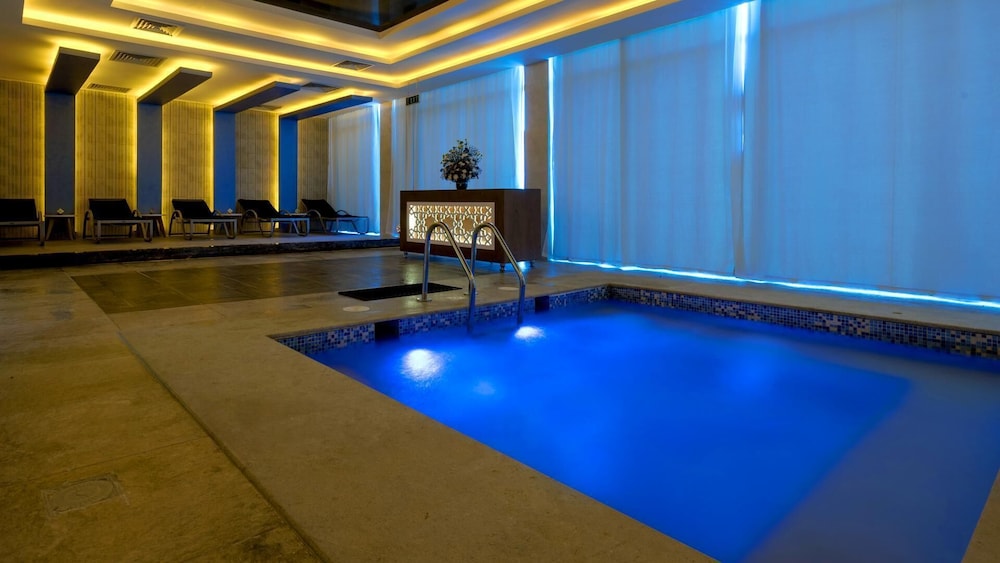 swimming pool spa