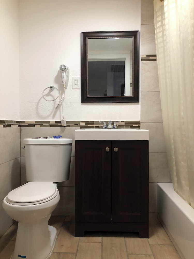Capital O Budget Inn Ontario I-84 50/52