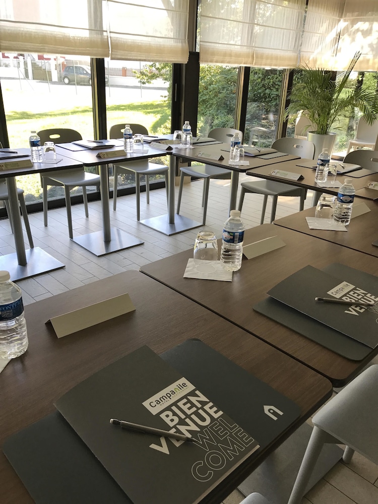 CAMPANILE VICHY - BELLERIVE SUR ALLIER 32/50