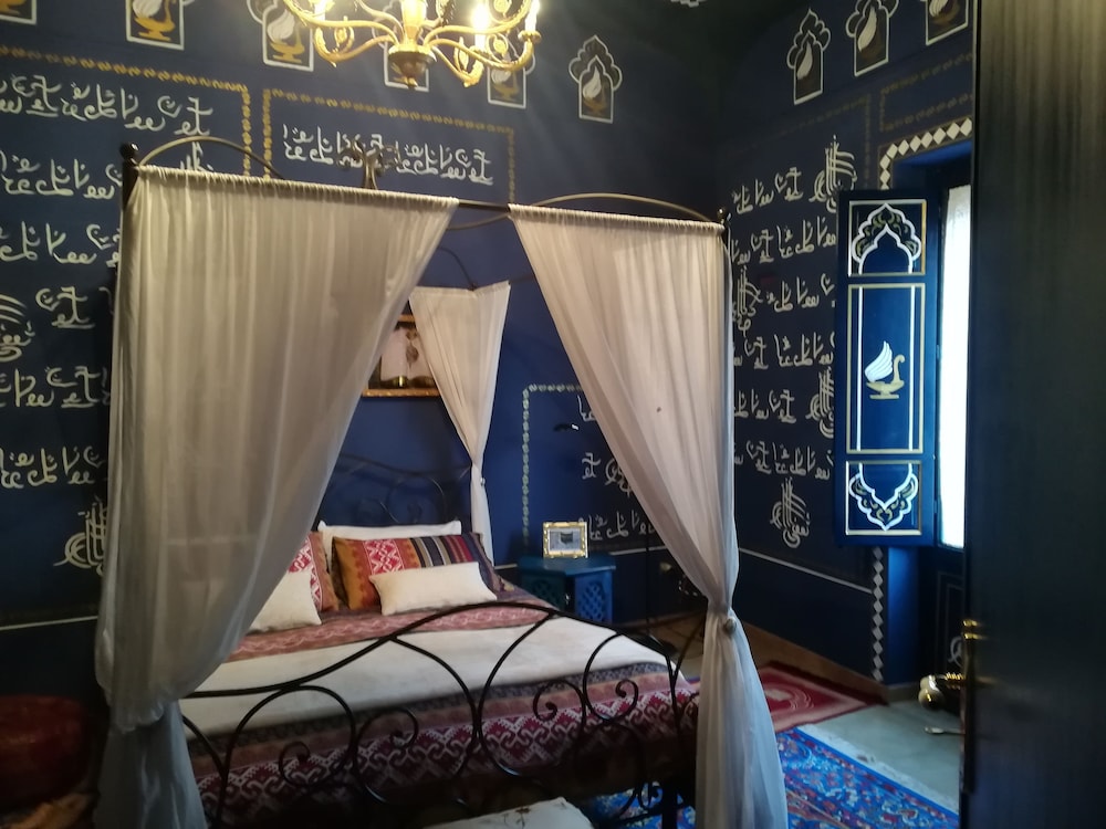 Mirabilia Arab House 4/28