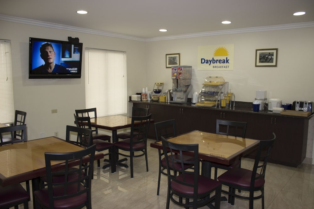 Days Inn by Wyndham Indio 30/36