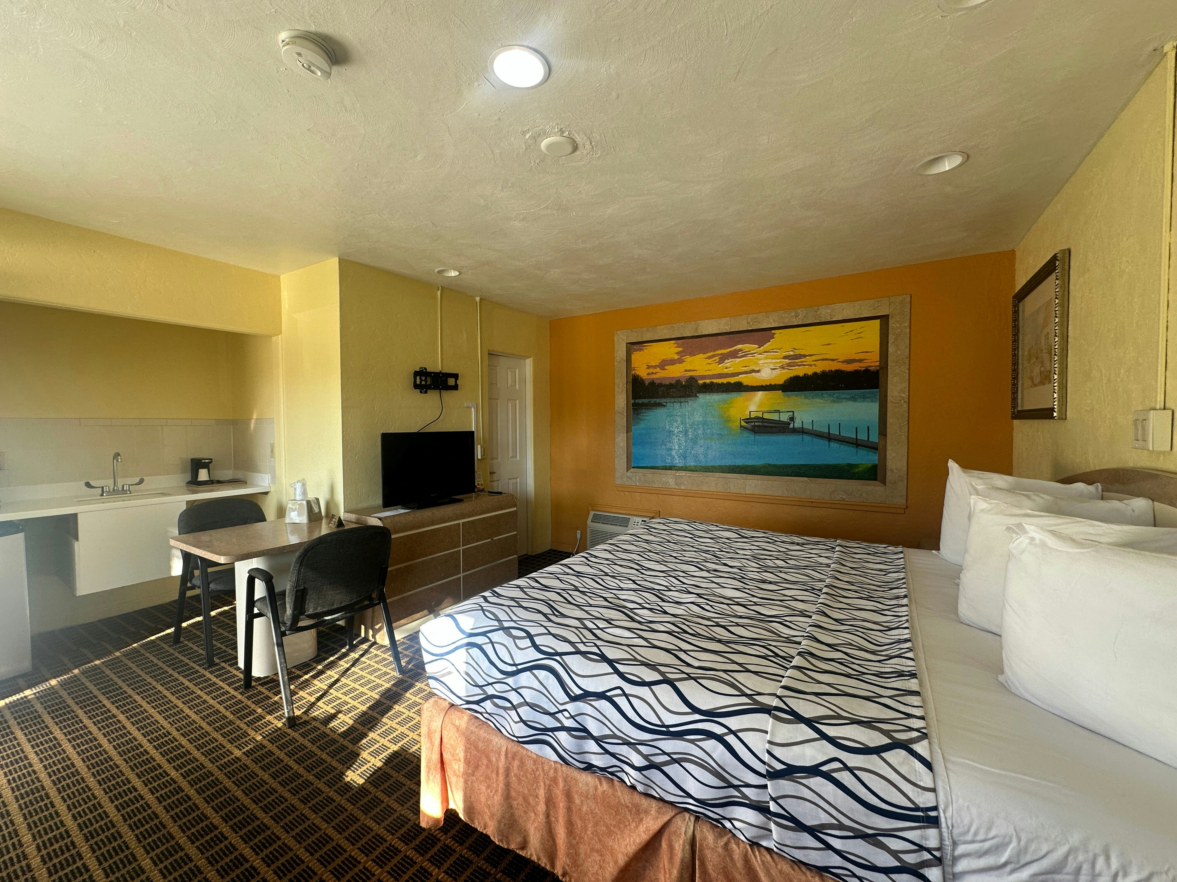 ROOM, KING BED