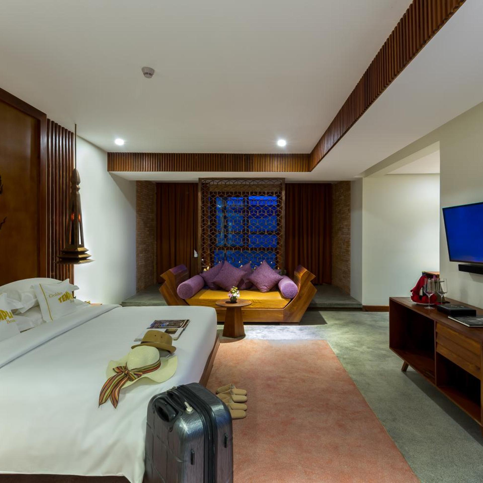 Courtyard, Suite, King Bed 7/10