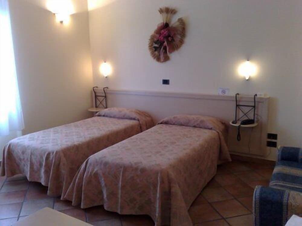 BASIC, TWIN BEDS