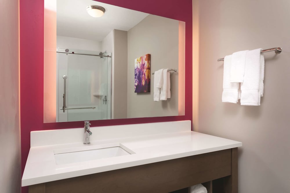 La Quinta Inn and Suites by Wyndham South Jordan 18/42