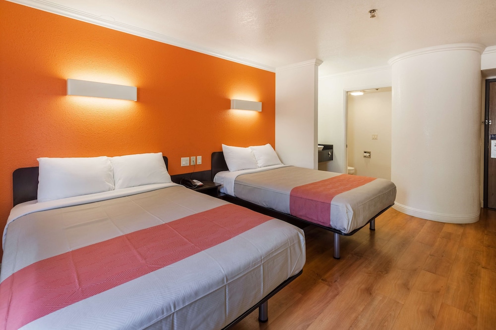 Motel6 Auburn, CA 21/60