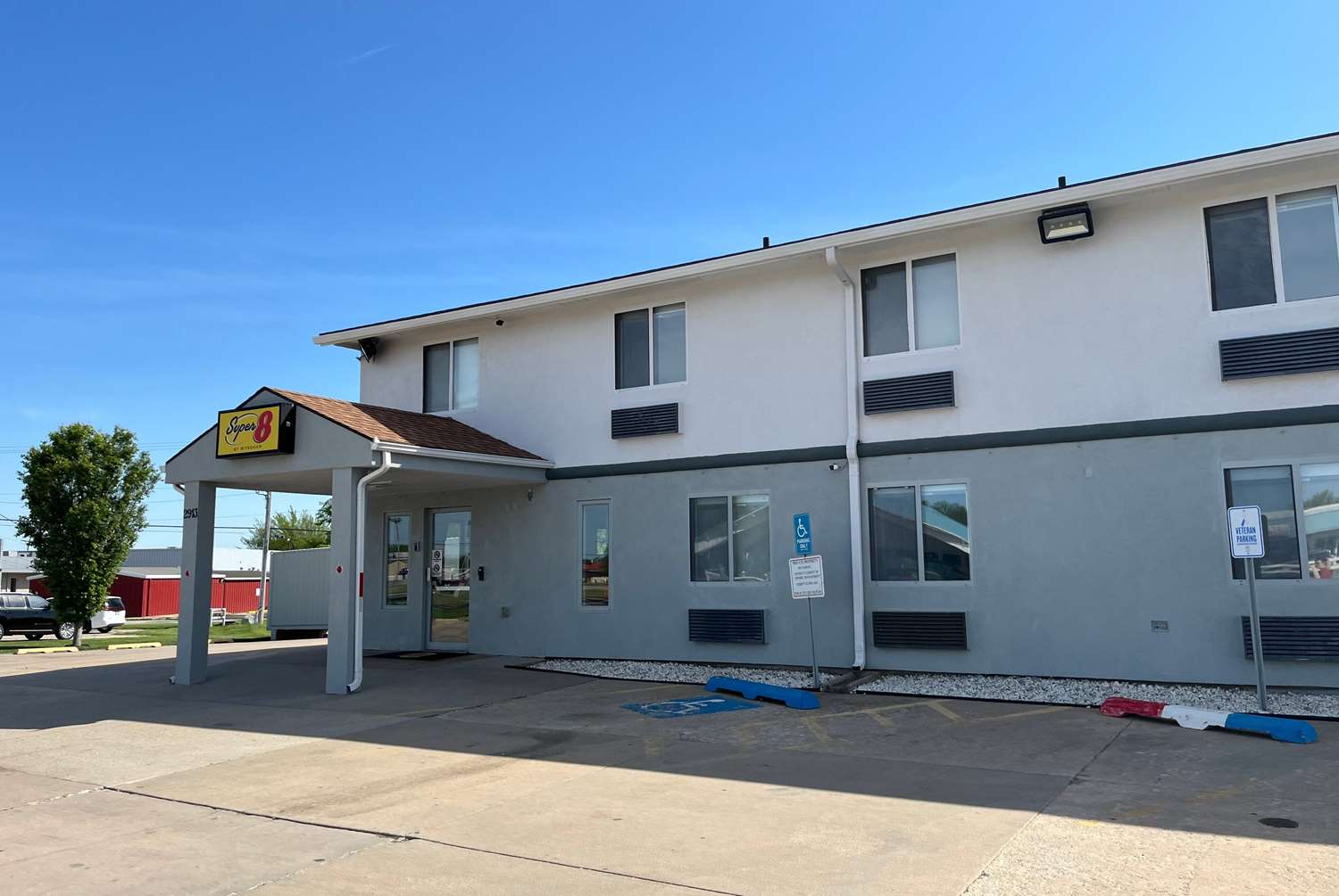 Super 8 By Wyndham Emporia 30/34