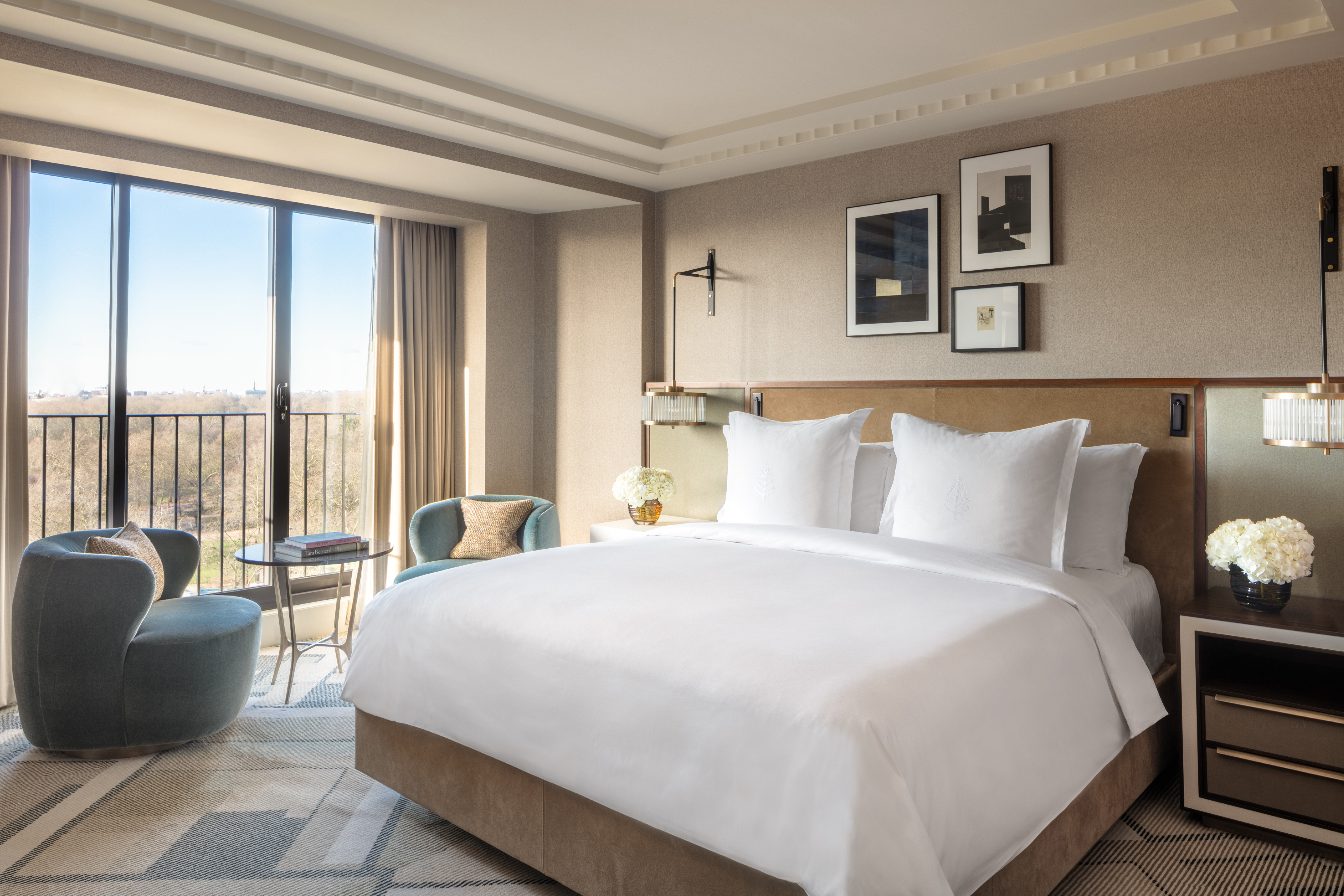 PREMIER, KING BED