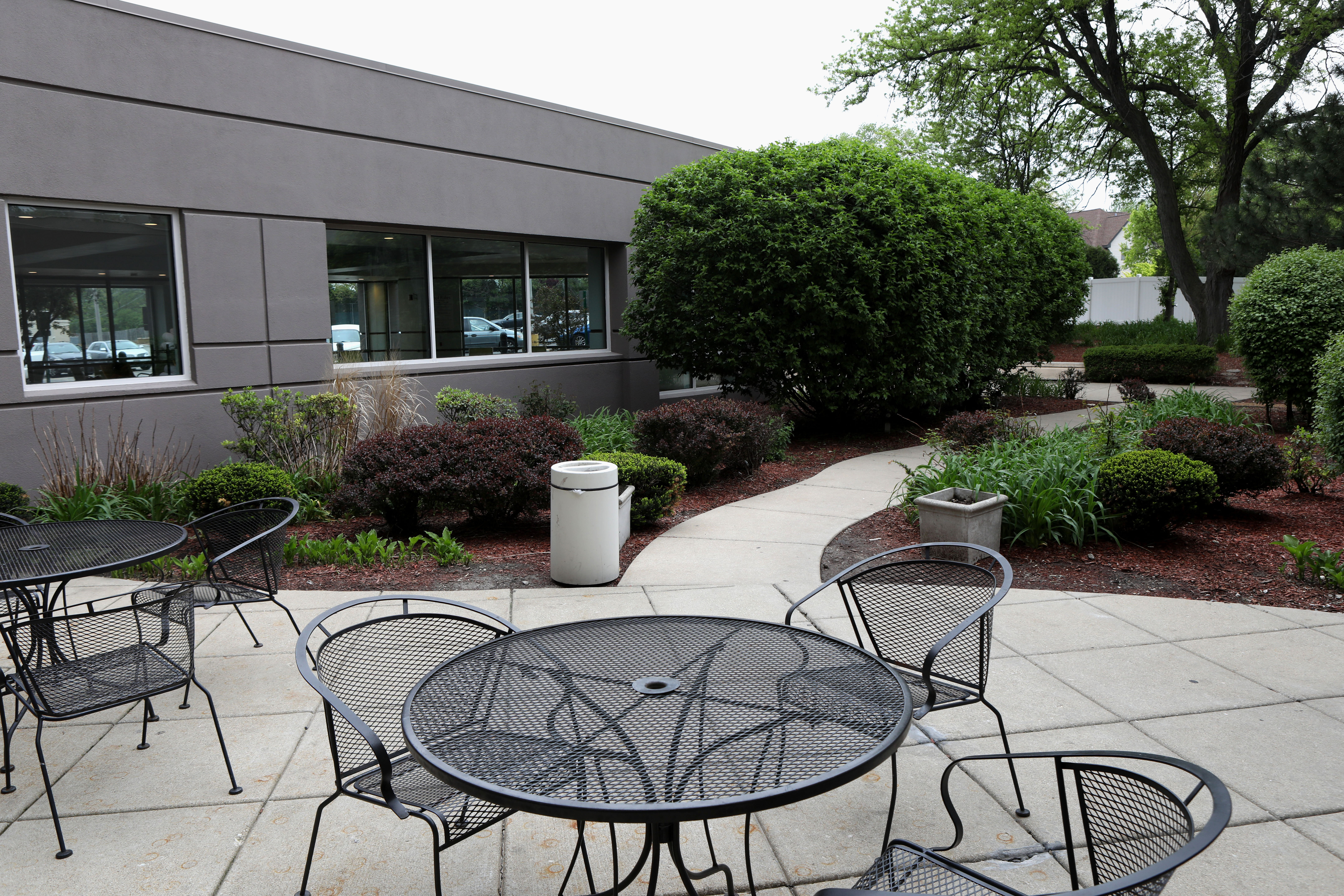 HOLIDAY INN CHICAGO OAKBROOK 62/63