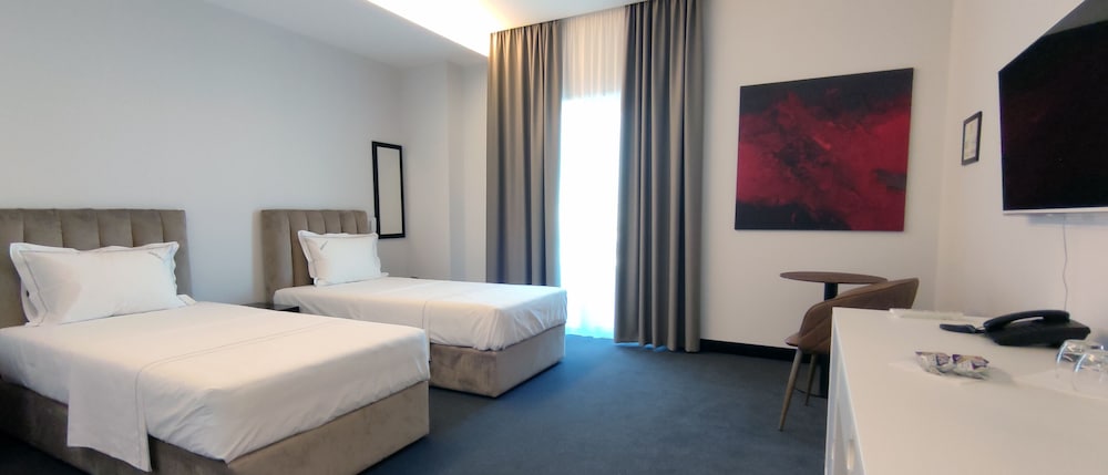 Delta Hotel 13/48