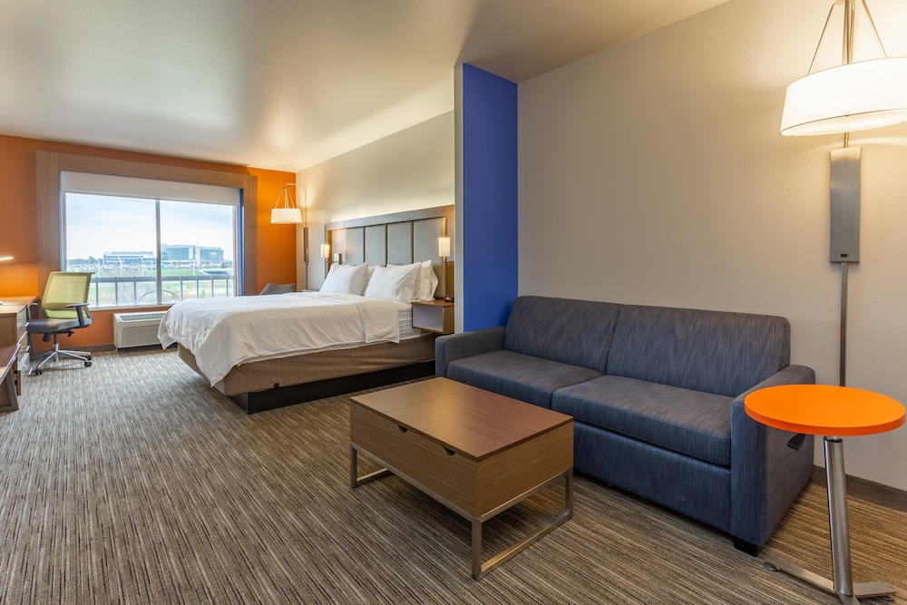 Holiday Inn Express Rockford Loves Park 45/65