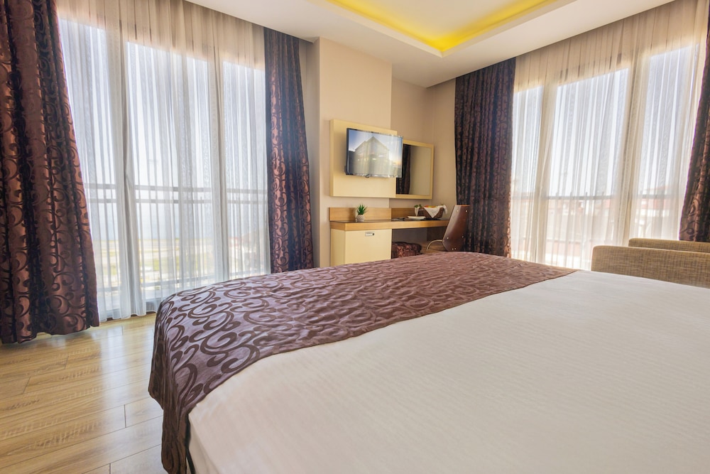 SUPERIOR, DOUBLE OR TWIN BED
