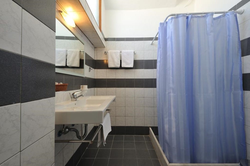 Eri Hotel 23/62
