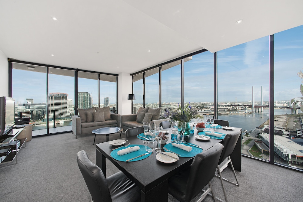 Docklands Private Collection of Apartments - Digital Harbour 45/50