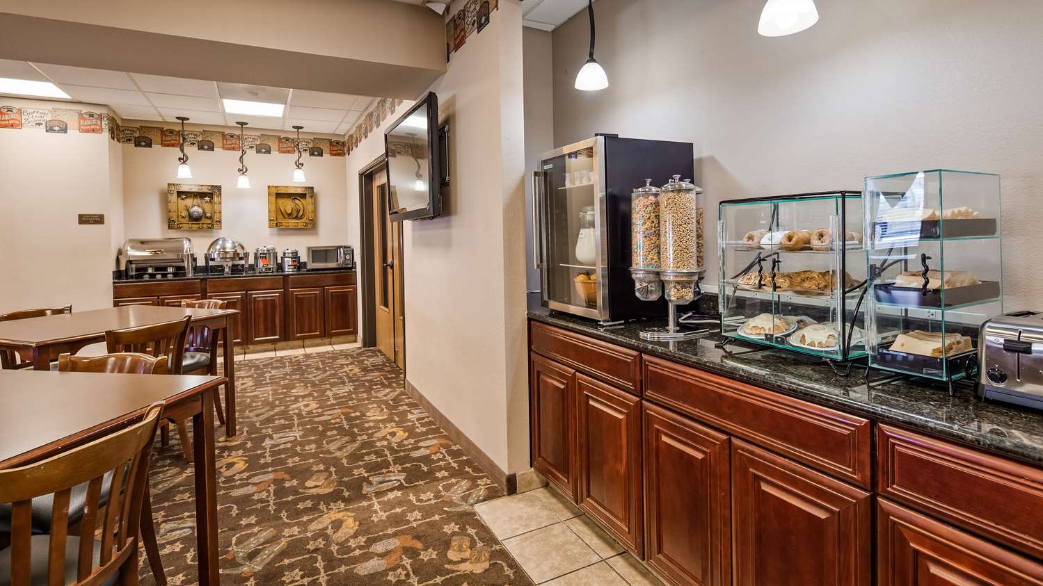 Best Western Plus Country Inn & Suites 32/35