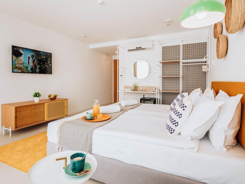 ibis Styles Golden Sands Roomer Hotel 12/45