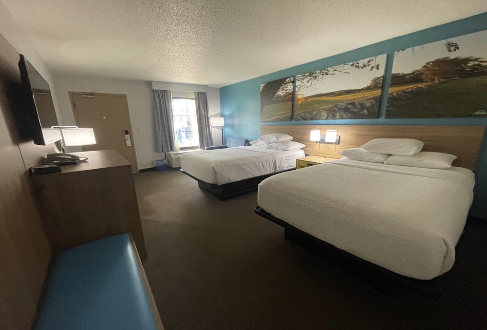 Days Inn And Suites By Wyndham York 8/28