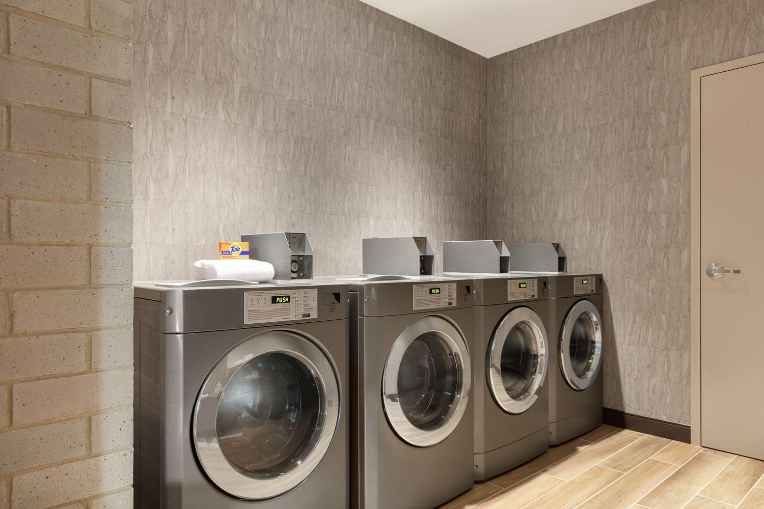 Home2 Suites by Hilton Milwaukee West 4/18