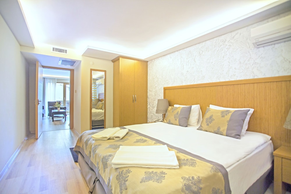 EXCLUSIVE, SUITE, TERRACE