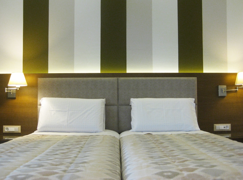Achilles Hotel 30/51