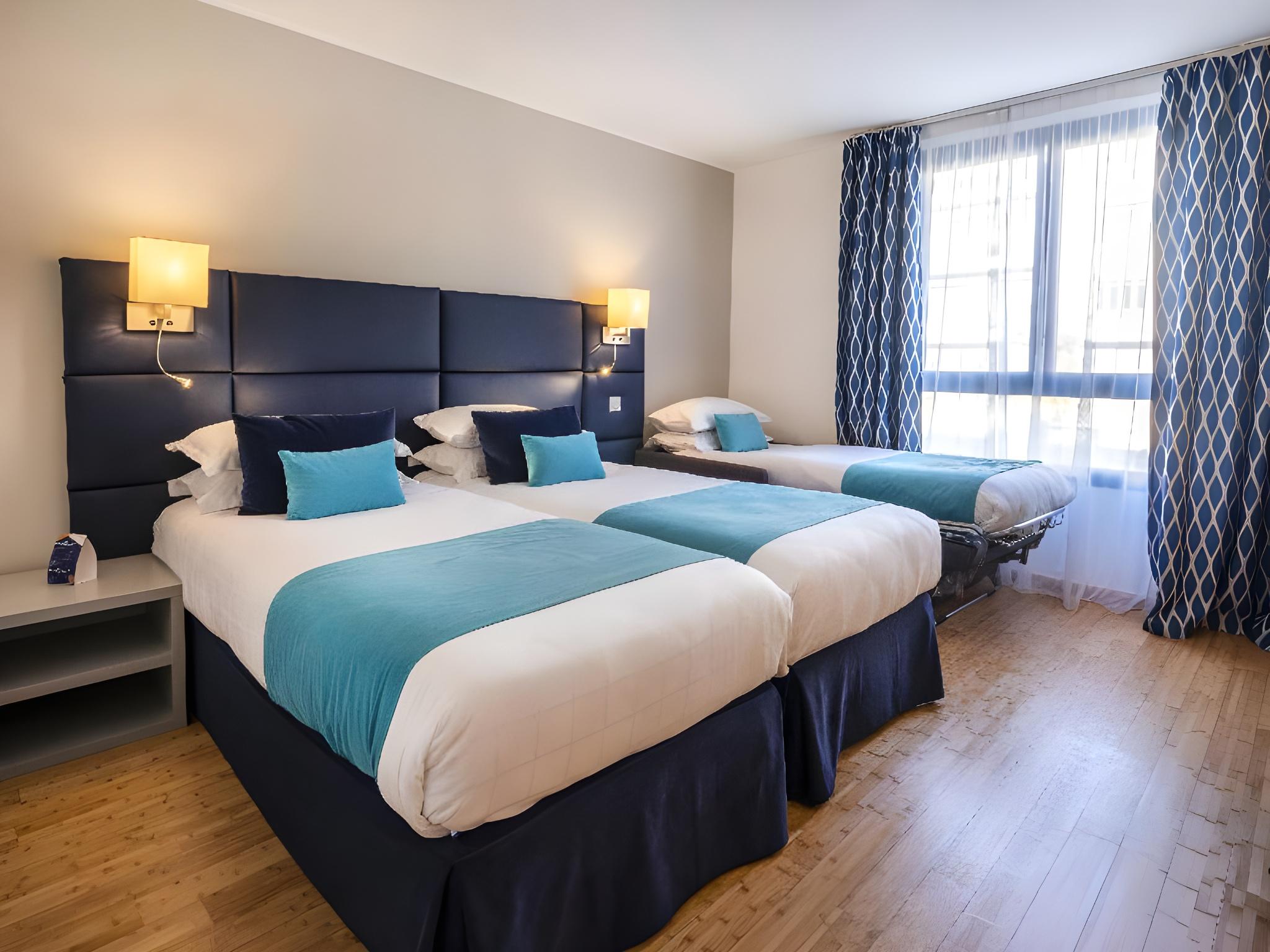 Superior, Triple, Queen Bed